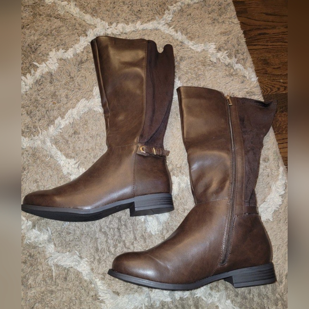 BOOTS BRAND NEW